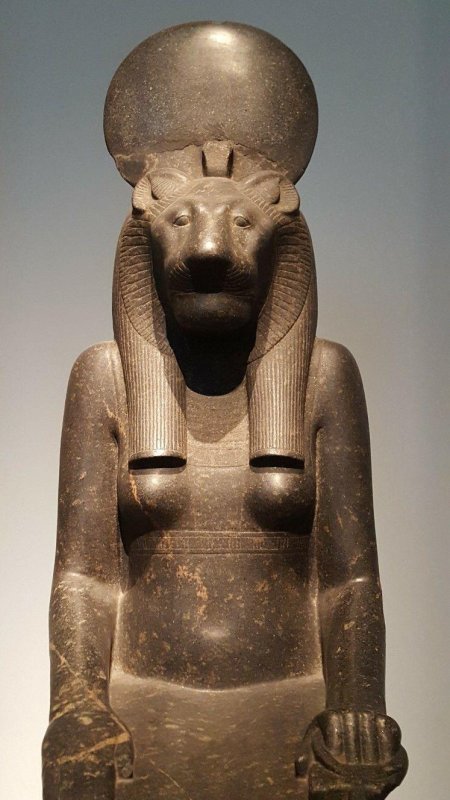 Статуя богини сехмет