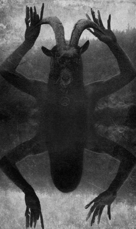 Демон с рогами