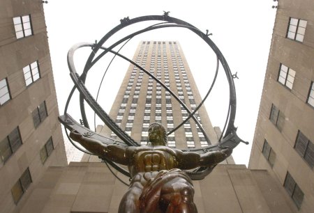 Рокфеллер центр в нью-йорке статуя