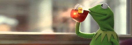 Кермит лягушка пьет чай