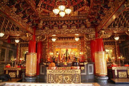 Буддийский храм внутри