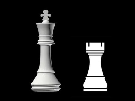 Белая шахматная фигура