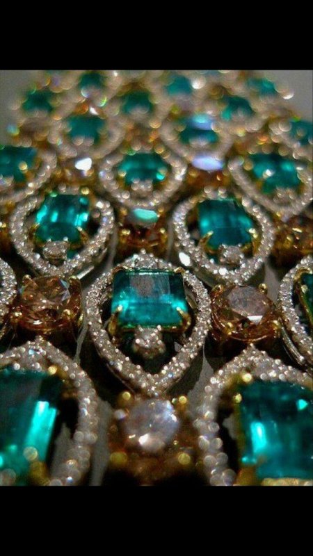 Изумрудами драгоценные камни