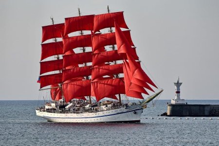 Херсонес корабль с алыми парусами