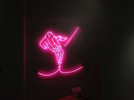 Неоновая вывеска