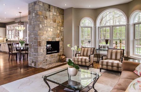 Дизайн гостиной с камином