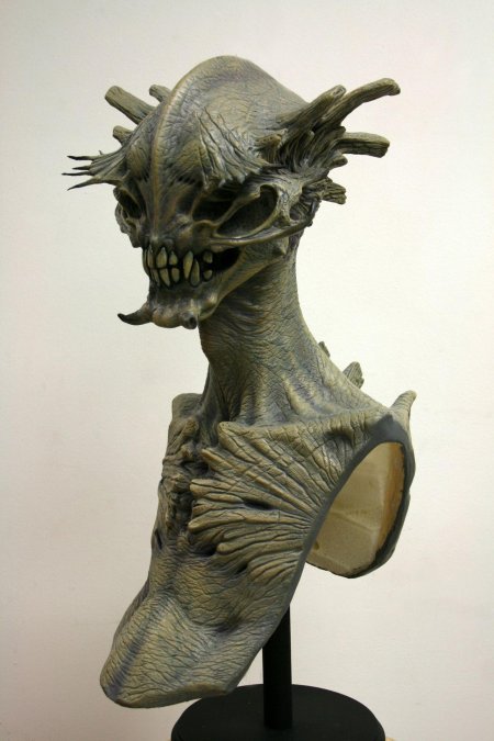 Скульптура монстр