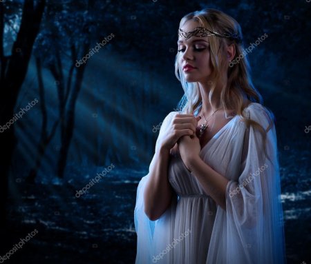 Эльфийская девушка