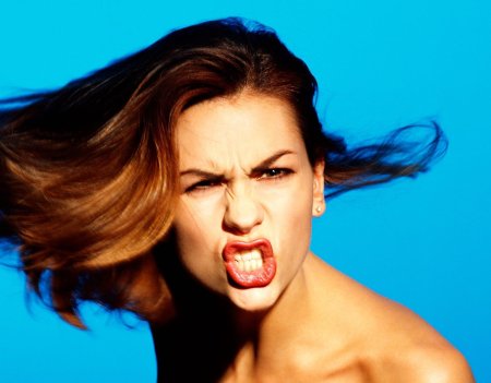 Женщина злость