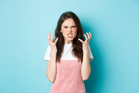 Девушка эмоции