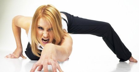 Девушка в гневе