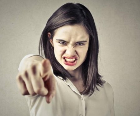 Злая девушка