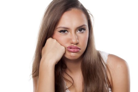 Недовольная девушка