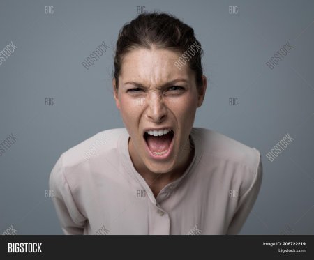 Женщина злость