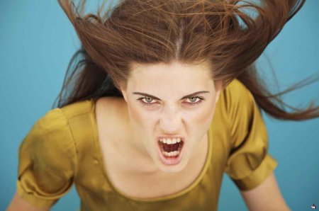 Злая девушка