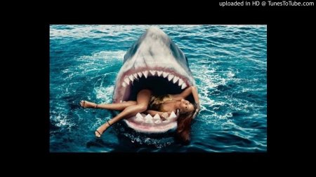 Акула ест людей