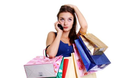 Девушка с покупками