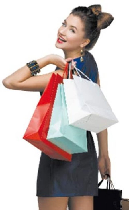 Девушка с покупками