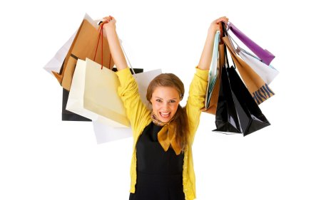 Девушка с покупками