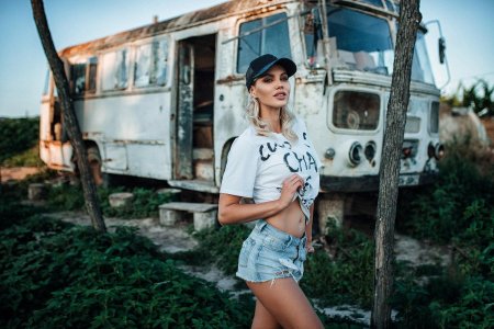 Красива девушка