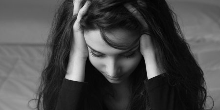 Грустная девушка