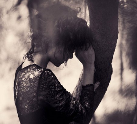 Грустная девушка