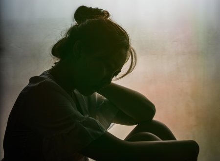 Грустная девушка