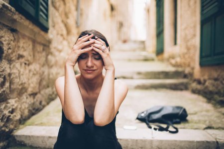 Грустная женщина