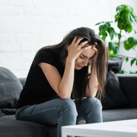 Расстроенная девушка