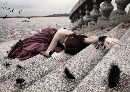 Страдающая девушка