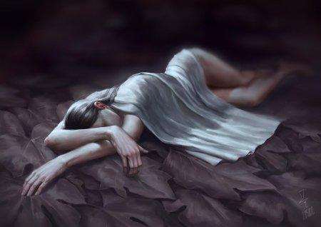 Лежащая девушка