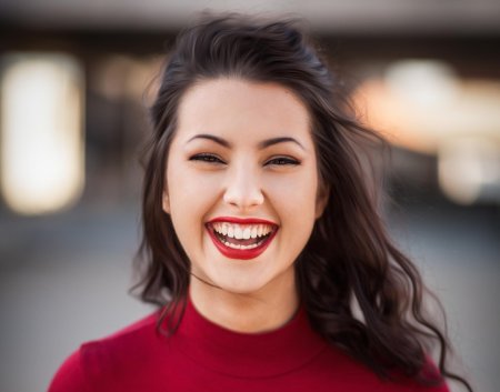 Девушка улыбка