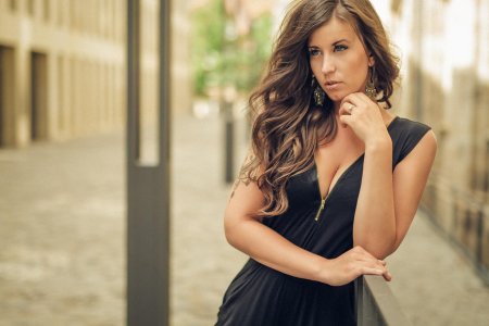 Красива женщина