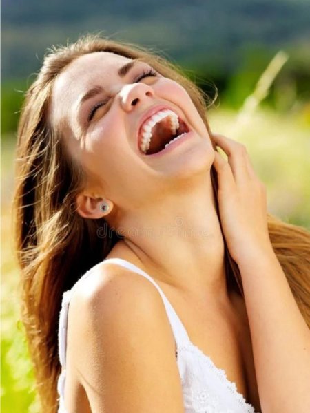 Смеющаяся женщина