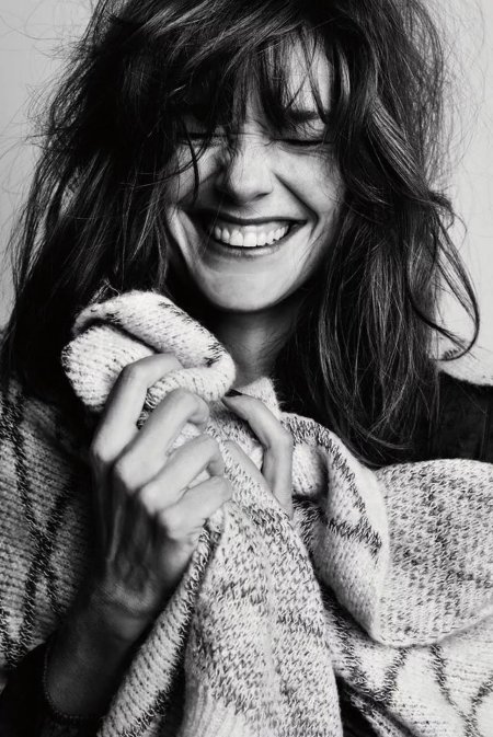 Смеющаяся девушка