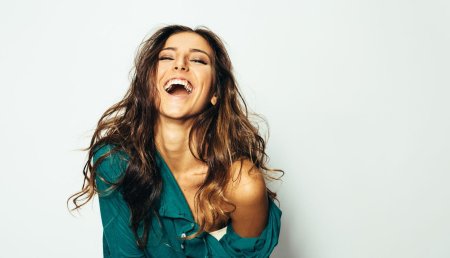 Смеющаяся женщина