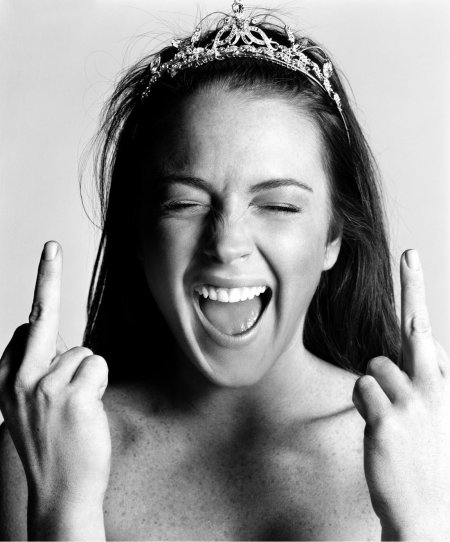 Девушка с короной