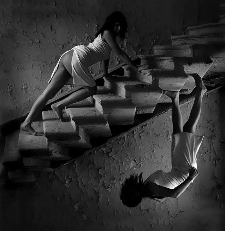 Женщина на лестнице