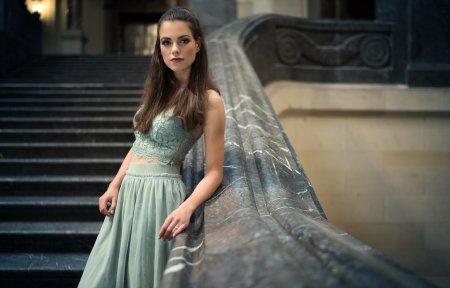 Девушка платье