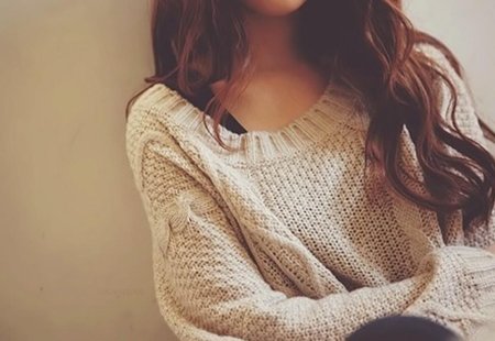 Девушка в свитере