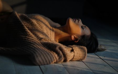 Свитер лежит