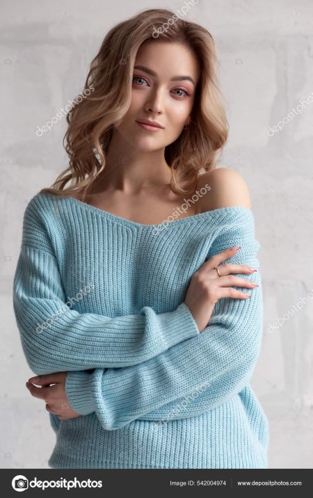 Девушка в свитере
