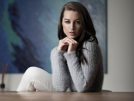 Девушка в водолазке