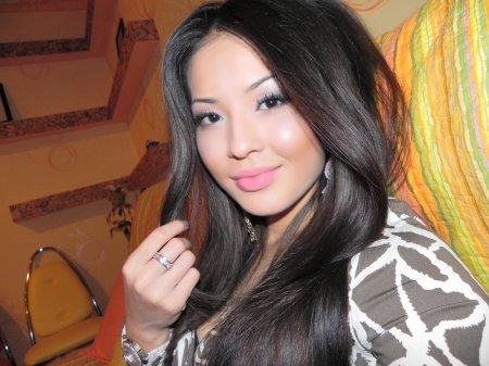 Красивая девушка казашка