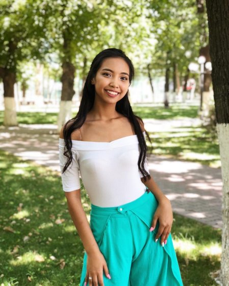 Красивая казашка