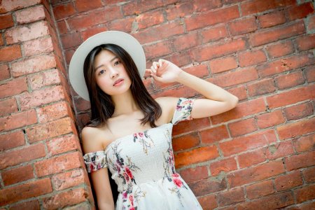 Красивая девушка азиатка