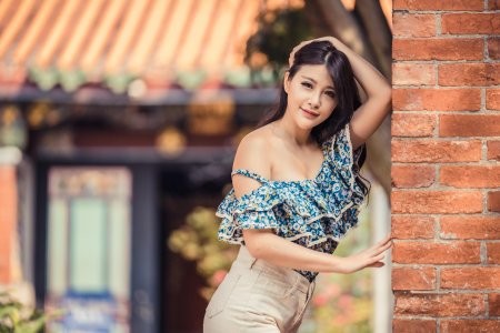 Азиатская девушка