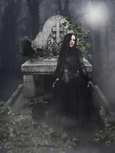 Ведьма на кладбище