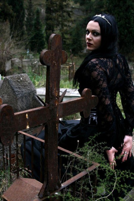 Готы субкультура на кладбище