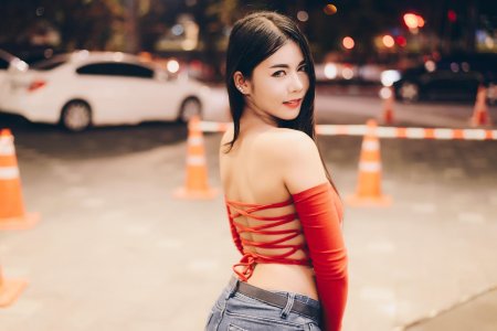 Азиатская девушка